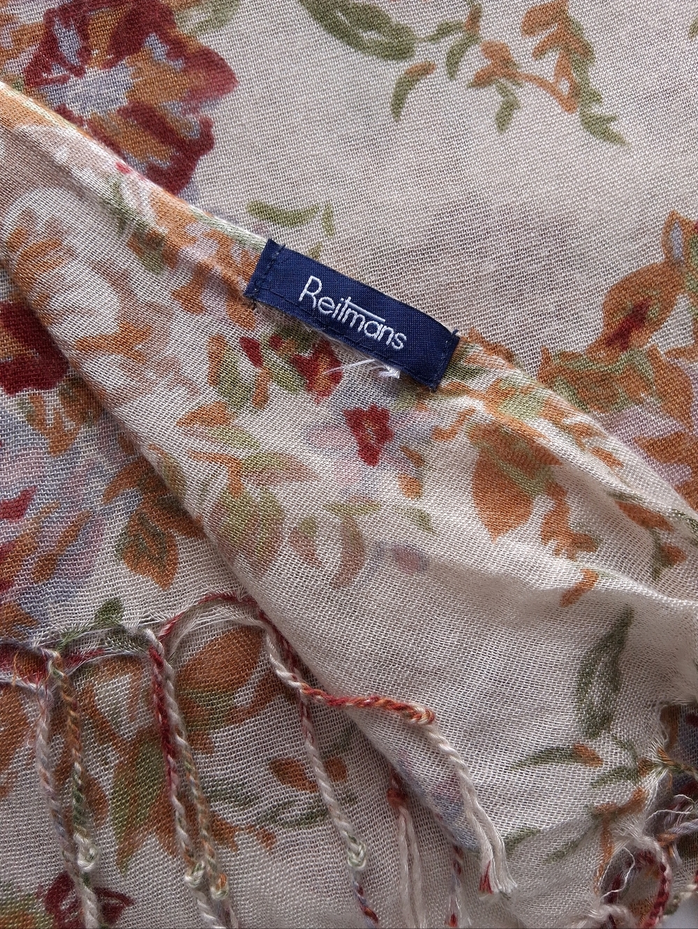Reitmans Scarf Floral Lightweight Rectangular Cream, Red & green - Picture 14 of 15